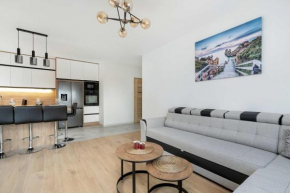 Bright Apartment Starowiejska with Parking by Noclegi Renters